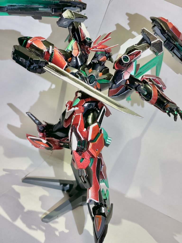 オプション兵装 超硬質ブレード腕部に装備する実体剣。エクシアのGNソード同様GN粒子を纏わせることで切断力を上げることが可能。