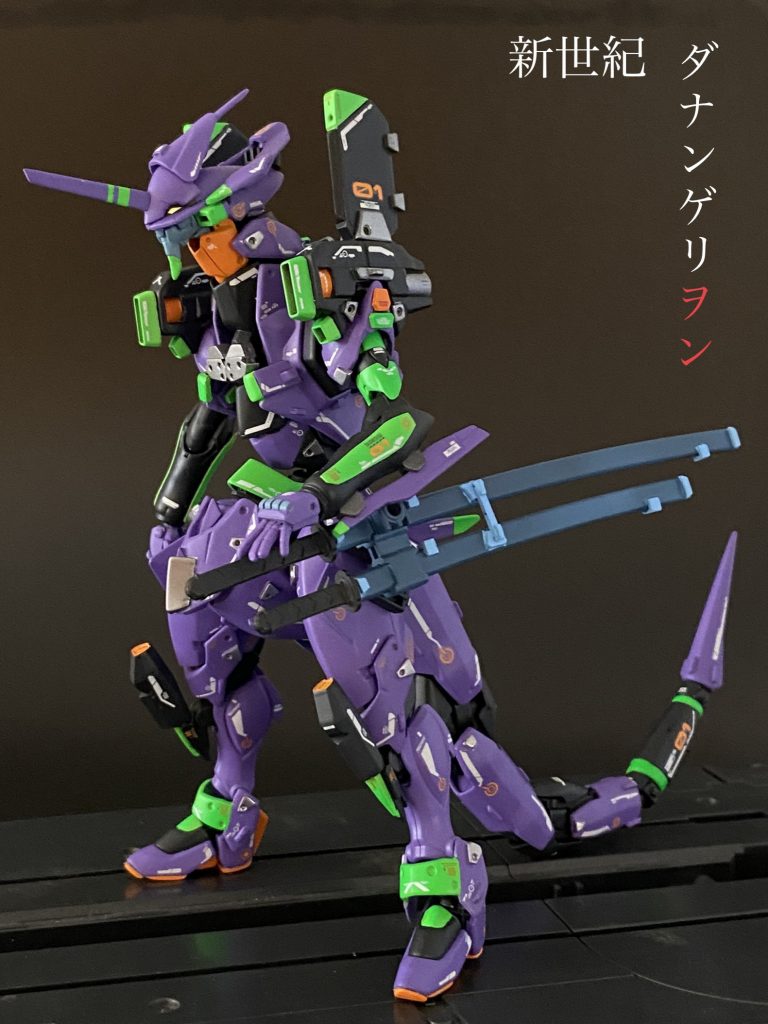 そして完成へ。個人的にこの日本刀装備が1番カッコイイんじゃないかと思ってます。前作投稿からかなり時間掛かってしまいましたが、納得出来る作品が完成しました。そしてこんな一応ガンプラです作品を受け止めてくれるガンスタさんに心から感謝を。これにて終了です。御覧頂きありがとうございました。そして次回予告!!遂に現れた未知の敵に人類の存亡を懸けてダナンゲリヲン初号機が挑む!!次回作、「ガンダム 襲来」 次回作も、サービス、サービスぅ!!