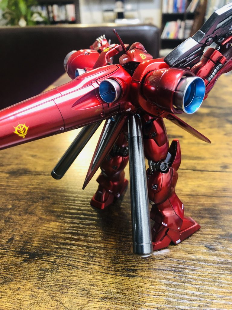 バーニアは全体をメッキ塗装した後、内部のみエナメルのクリアブルーで筆塗りしました。カッコいい、、