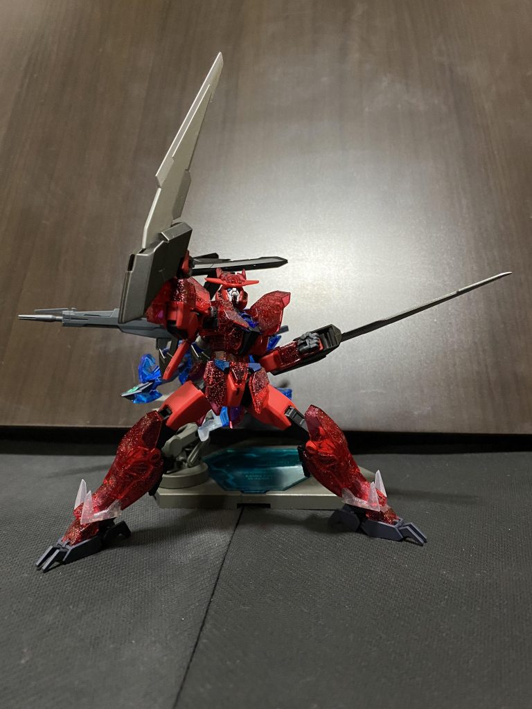 ブレード部の回転でナックルガードにもなる手持ち武装と背部にアサルトナイフを装備した近接戦闘形態、ファイタースタイル。火器を持たない代わりに機動力は最も高く、チームに前衛が足りない時は重宝する形態です。