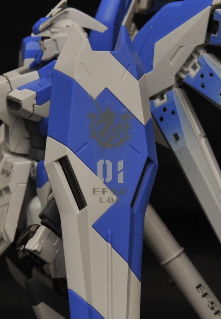 シールドのアップ。ここは単なる成形色の色分けです。