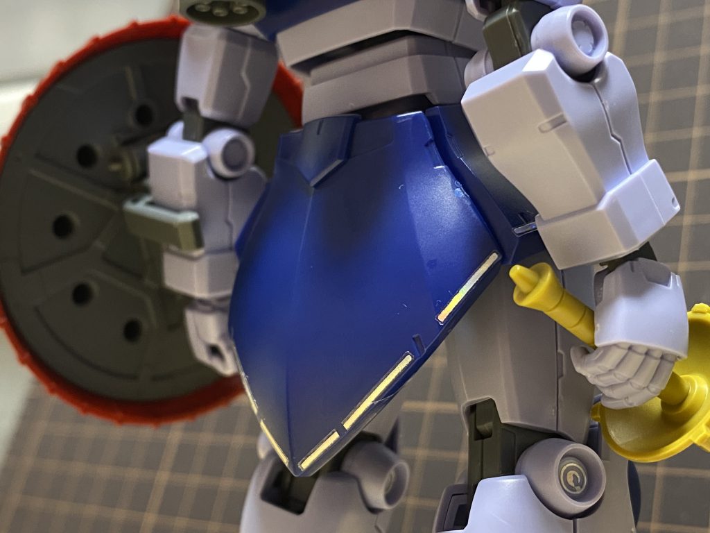 スカート部のホログラムデカールによるライン