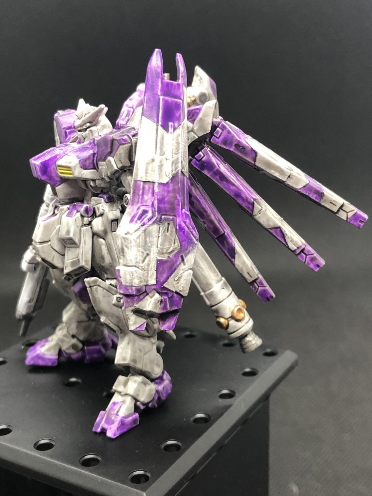 盾は逆手持ちです。盾もスプリッター迷彩にしました。