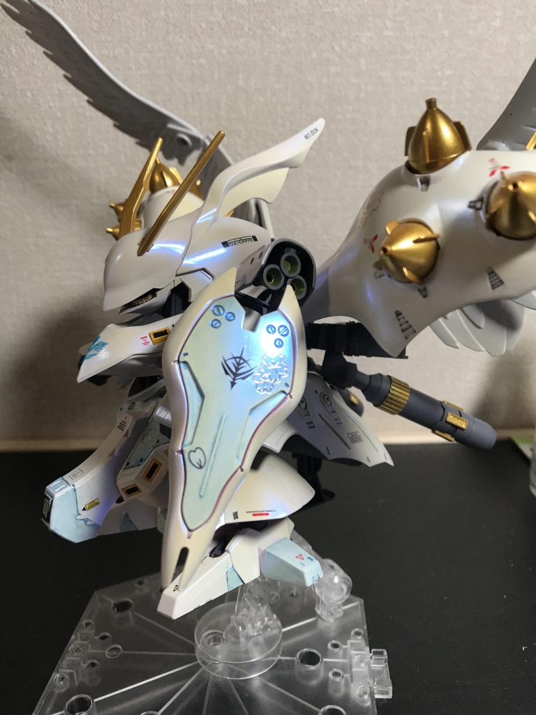 青色はウェザリングブのシェードブルーを塗りました。