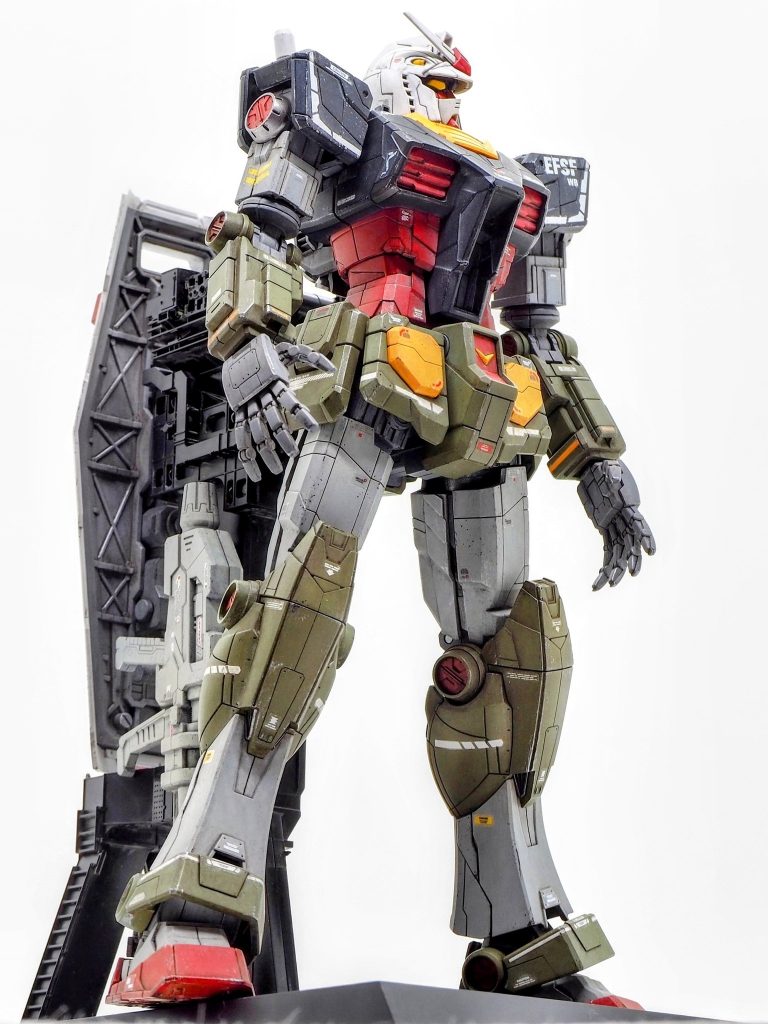 キットに付属する台座にセットしたところ。