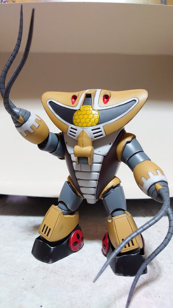 HGアッガイのキットが発売されたのが自分が高校生の時でした。アッグガイが発売されたら欲しいと思ってましたが、調べてみると未だに発売されてないことがショックだったので今回思い切って制作しました。アッガイも今では古いキットに分類されるのでしょうか。自分にとっては造形、可動の素晴らしさに感動してしまいました。