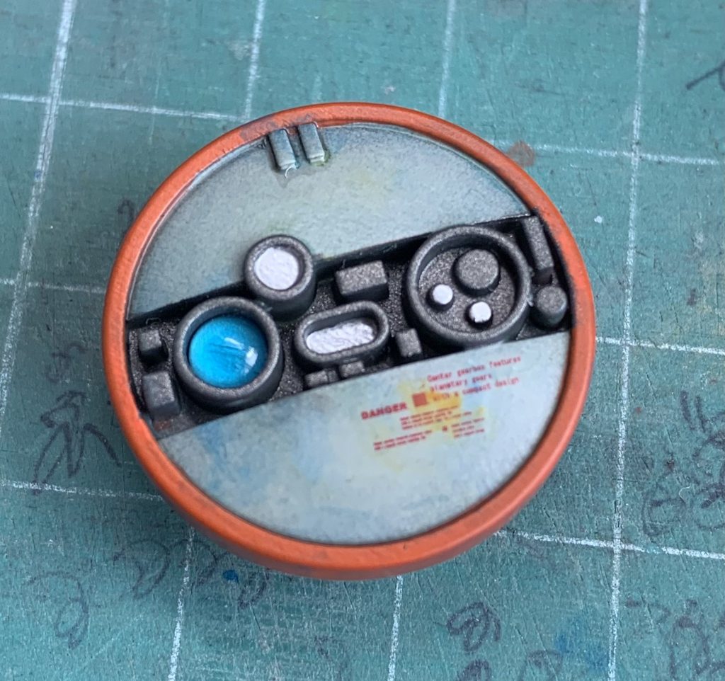 ビームスマートガンのレドームは、ゼータプラスからの再モデリングですが一応青いHアイズがはまるようにも調整しています。他の部位は単にクリアーのエナメルでレンズを仕上げていますが・・・