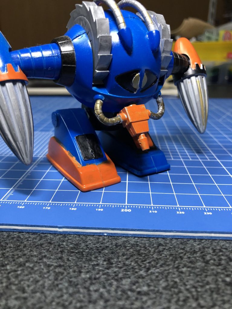 口のパイプにはガンダムマーカーの金を使ったのですが、古かったのか泥のような色になってました、、(　ﾟдﾟ)