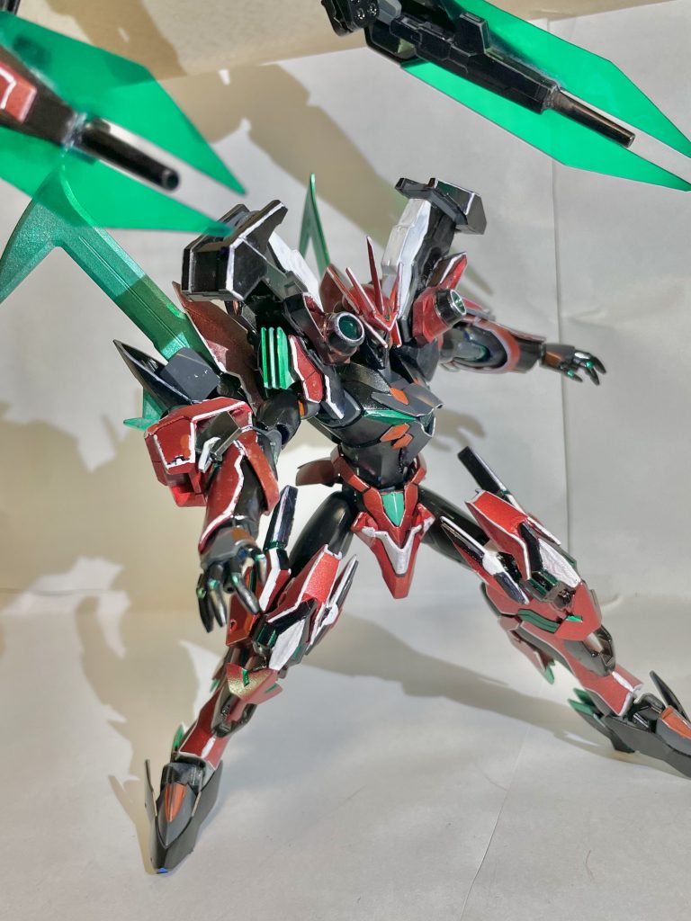 特殊兵装 アストラルオフェンサー通常時肩部に接続されている本機の特殊兵装。type-αの兵装アストラルビットが持つライフルビット/ソードビットの機能にシールドビットの機能が追加された攻防一体の装備となっている。