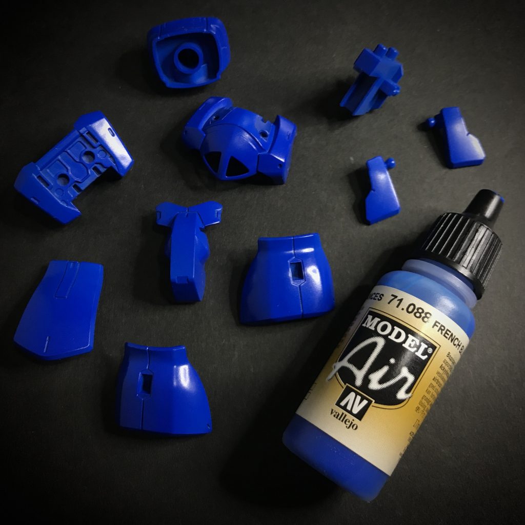 濃色部はモデルエアのフレンチブルーを使用しました。紺色にならない濃青として採用しました。