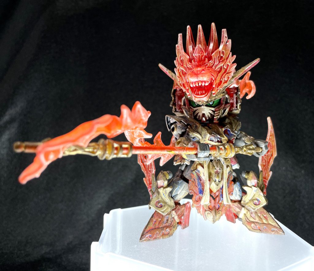 すると百眼魔王の腹がみるみるうちに治っていきます。まさかの出来事に百眼魔王はすっかり心服して三蔵と悟空に土下座しました。三蔵は百眼魔王を優しく見つめます。「百眼魔王よ。これからは人を食べず、そして食べた人の冥福を祈りなさい。そして美しい黄花を育て、人々に与えるのです」「ははーっ！」すっかり仏に帰依した百眼魔王は言いつけをまもり、後に黄花上人と言われる立派なお坊さんになりますが、それはまた別のお話です。