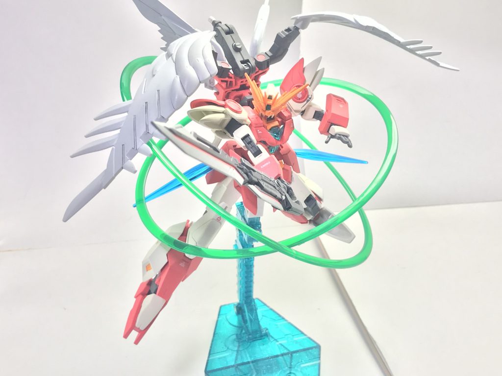 システム・フェアリィ・テイル。少女が組み込んだ本機における「奥の手」であり、純粋に出力をブーストアップする、トランザムシステムなどと類似した機能を持つ特殊兵装である。それ単体ではありふれたシステムだが、親友の「リビルド・パワーゲート」という必殺技と合わせることで完成する「フェアリィ・ストライク・ブライド」という必殺技の威力は凄まじく、戦艦の正面装甲すら易々と貫けるほどである。