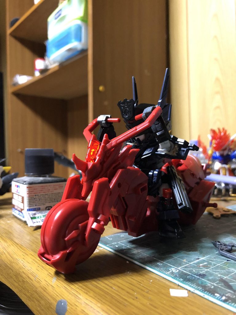 ひじに関節が入ったおかげなのか、バイカーっぽい乗せ方を出来たのは嬉しかったです♪