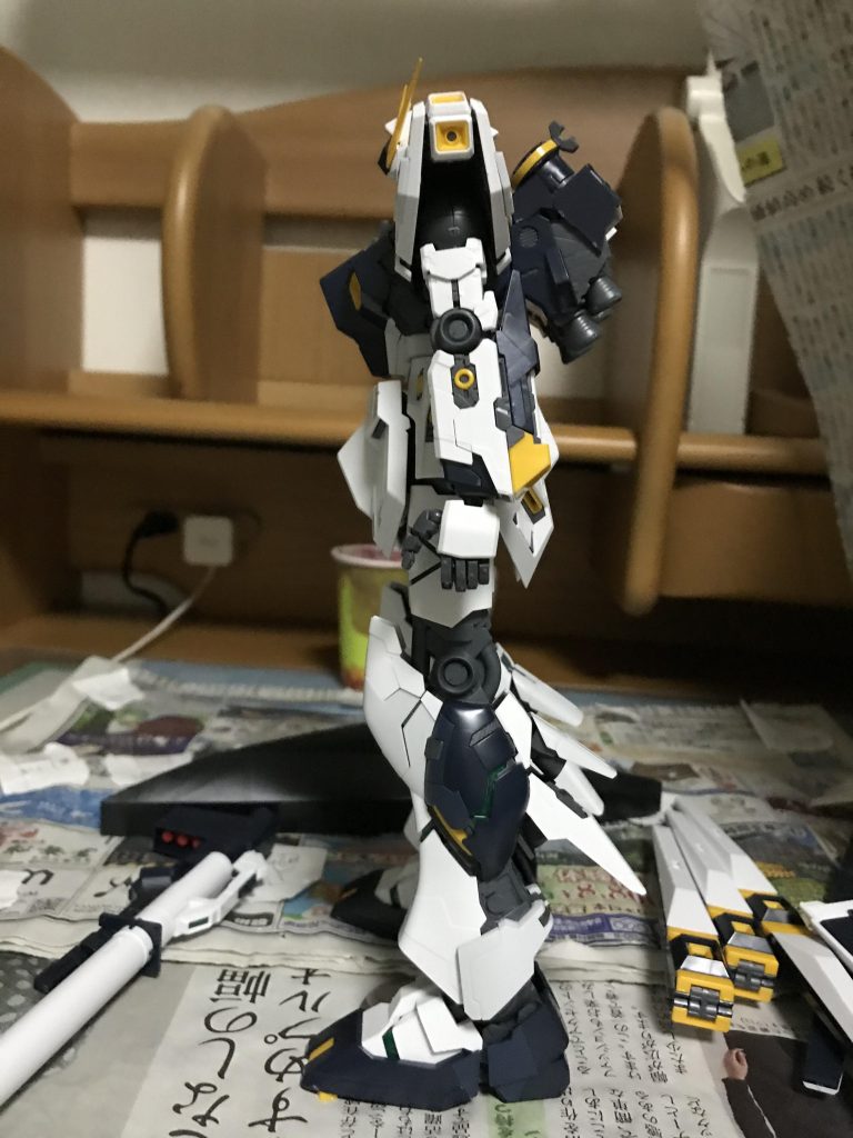 サイコフレーム展開(横)サイコフレーム展開すると、身長が1cm以上上がるそうです!