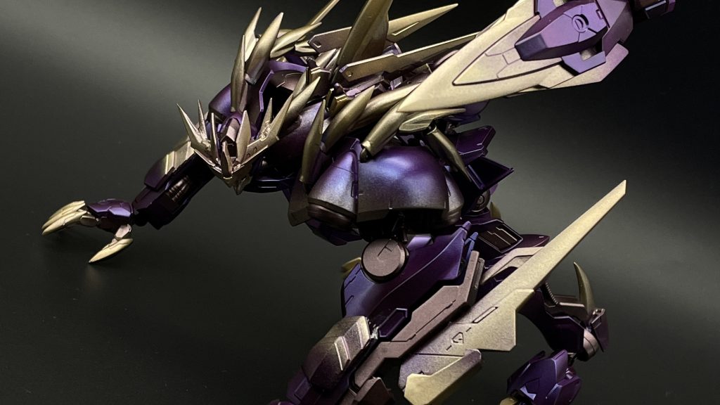 塗装は怪しさを出すためマジョーラカラーを使用生物感を出す為色分けはグラデーションで境界をぼかしています