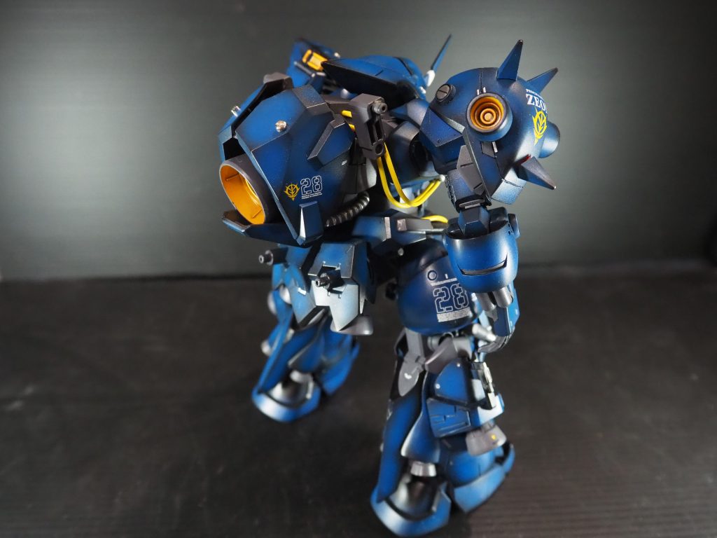 メッサー自体が大きい機体で見応えがありますがさらに装甲を分厚くし、ブースターの追加やケーブル配線を施して高出力の機体に設定。ケンプファーの雰囲気が出るようなフォルムへと仕上げました。