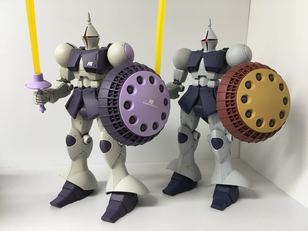 2020年製作のギャンと比較🤔作ってる最中は色味が似ちゃうかな？と思ったけどそうでもなかったです