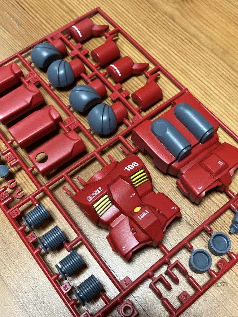 HGがンキャノンの108シールを流用し、他はハイキューパーツの水転写デカールなどを少し貼りました。