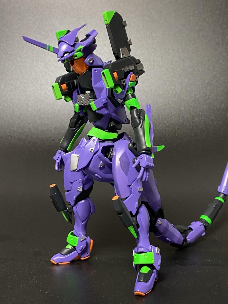 塗装完了状態。ついにダナジン消失!!あまりの違和感の無さに変な笑いが出てると共に、かなり深いレベルでデザインが融合している事に気付く。この後、じっくりとデカールを張り込み、普段ならやらない金属色部分をマスキングして半艶、艶消しの順にトップコート。