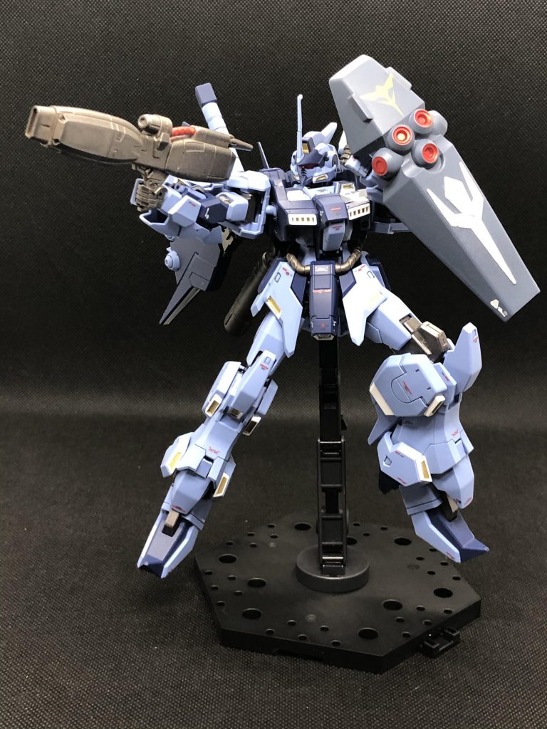 ビームライフルや各関節は、水性ホビーカラー の「焼鉄色」を使用してます。