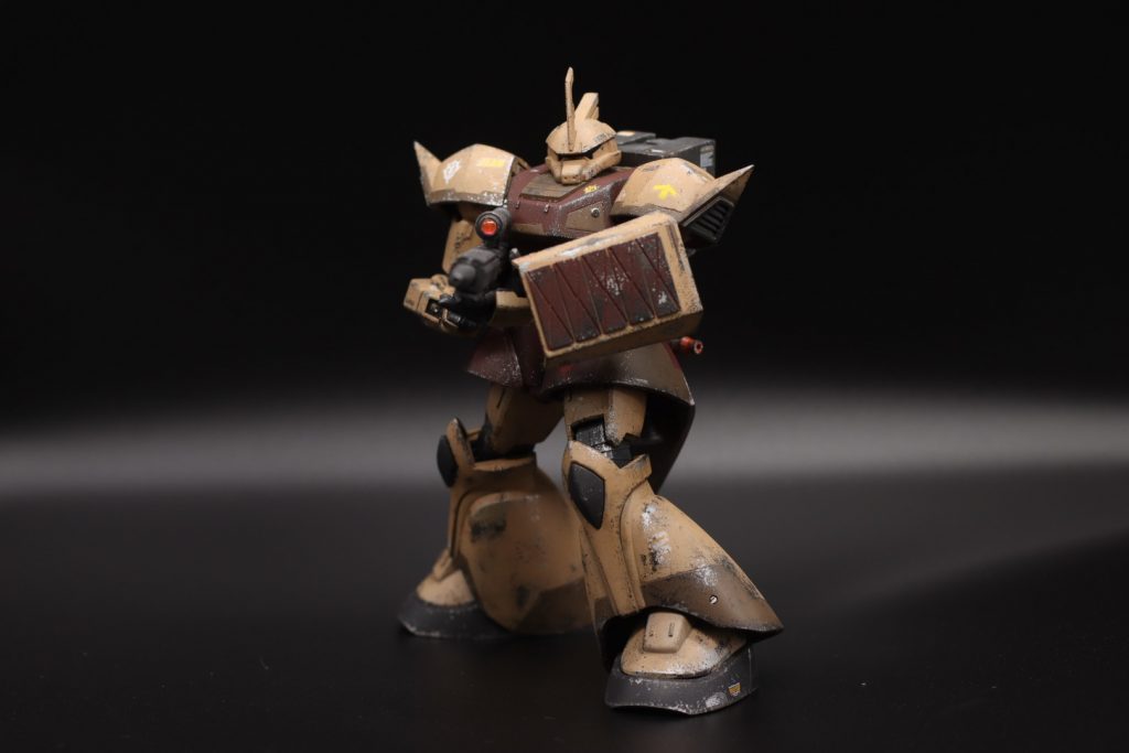 抱えて狙撃のイメージライフルのストックが干渉してしまってあんまりポーズ取れませんあんまり覚えてないのですがプロポーションは足首1〜2mm、ふともも2〜3mm、足関節外側に2mm、スカート全体2mm、胴体周りプラ板貼りつけて1〜3mm、腹部1〜2mm、上腕1〜2mm延長して頭はくちばしのところを削って小さくしています質問感想などお待ちしてます!