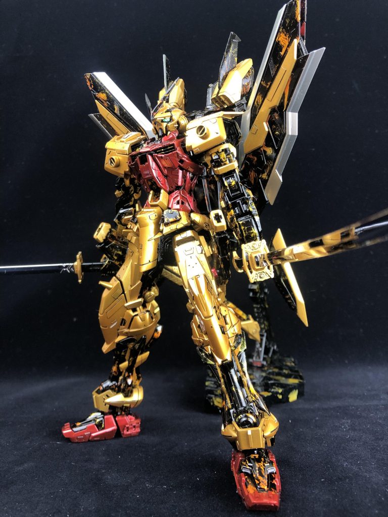 もちろん、各形態への変形も可能。ちなみにツインアイにはハセガワのフィニッシュシート?を使用。シートは3枚重ねたものを使ってます。