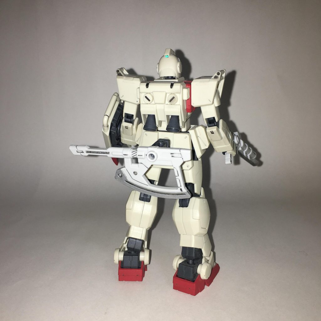 赤い機体、背面。