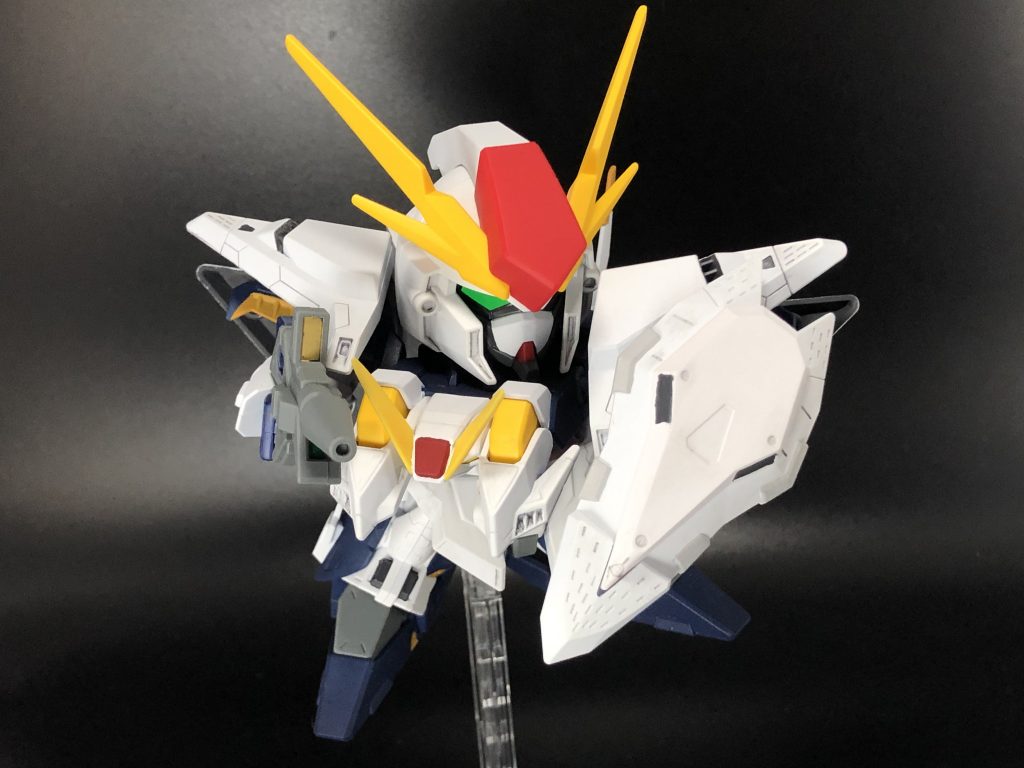 PVのワンシーンぽく。PVだと左手にサーベルを持っていますが、シールドを持つ関係で再現できず…