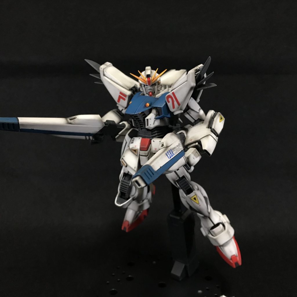 汚しのイメージは箱絵を参考にポージングも箱絵から。