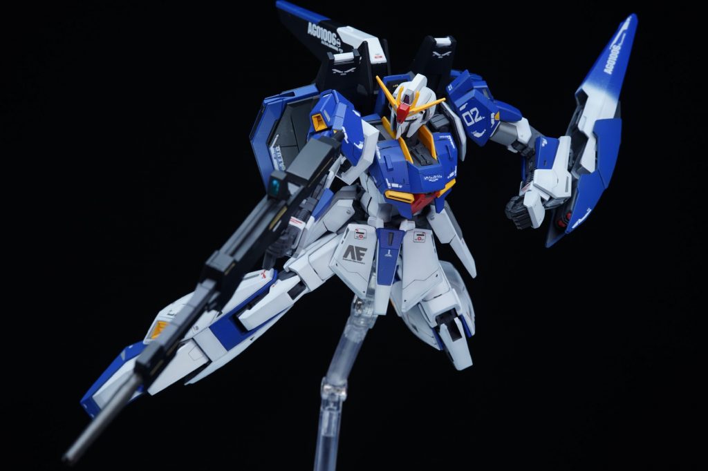 ・ビームライフルバレルが伸縮できるうえにサーベルとしても使用できる素敵なライフル。WR形態や使用しないときは縮めて背中にマウントもできます。後ハメが実に面倒くさかったですね…