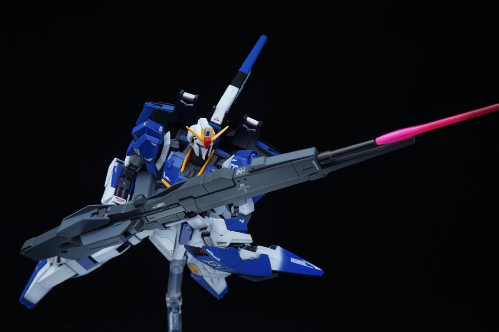 ハイパーメガランチャーでもロングビームサーベルを発振可能です!流石に取り回し悪くて使いにくいと思うんですが、良く考えたら