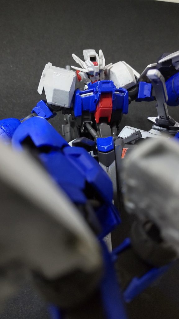 ライダー…キック!!!!脚部のスラスターは細かな移動や蹴りによる攻撃をする時にスラスターを使い高い破壊能力があります！