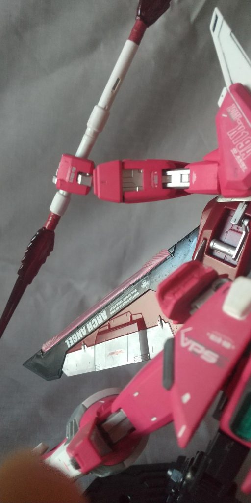 腕部分ですが、ナイフでカットして内部が見えるようにしました。