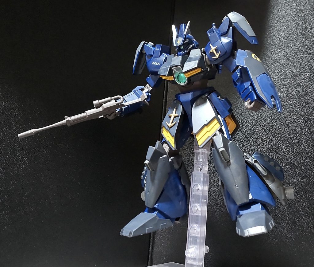 ・脚部ミサイルランチャー追加装甲に装着されたミサイルを発射する。