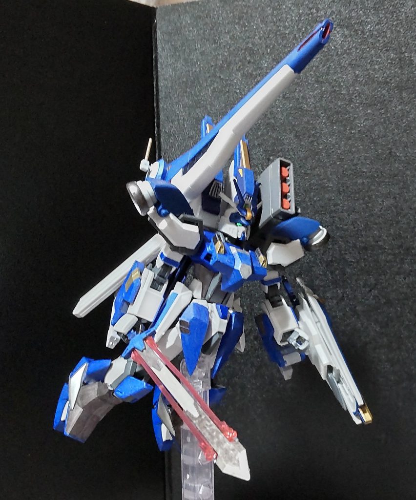 過去に作った、ストライカーパック対応のブレイブルデュエルに装着。色合い的にも良く似合ってる気がする。これにより、接近戦も長距離戦も出来るデュエルガンダムが出来ました。