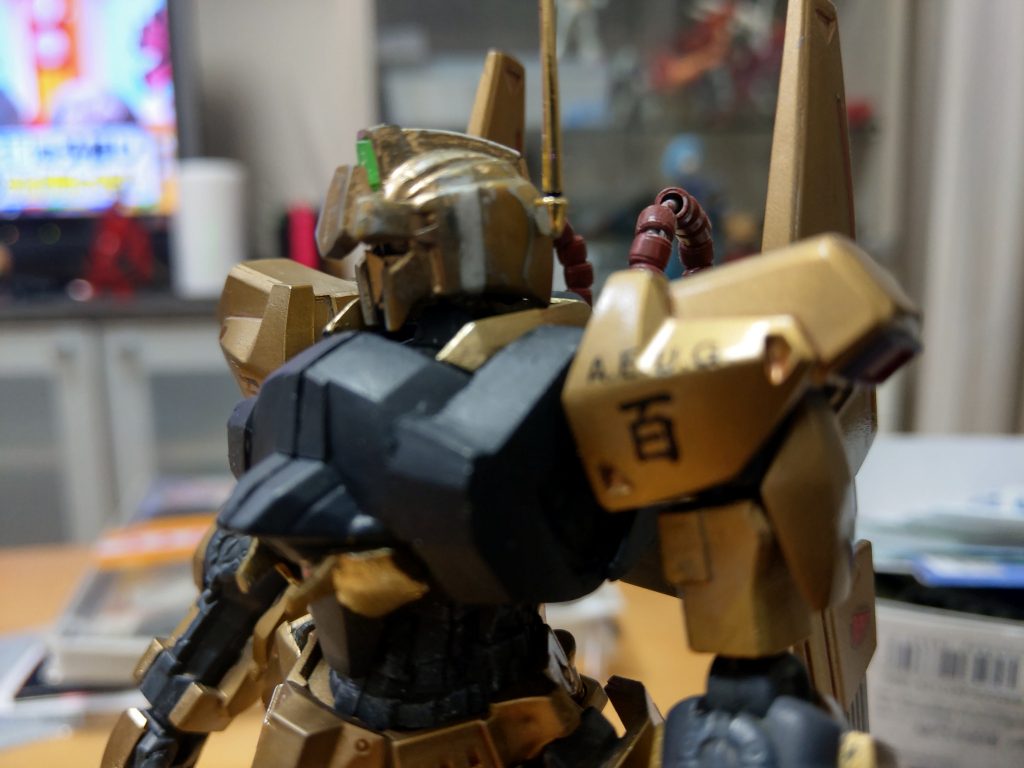 前後を縮めてフェイスを百式ぽく戻しました。