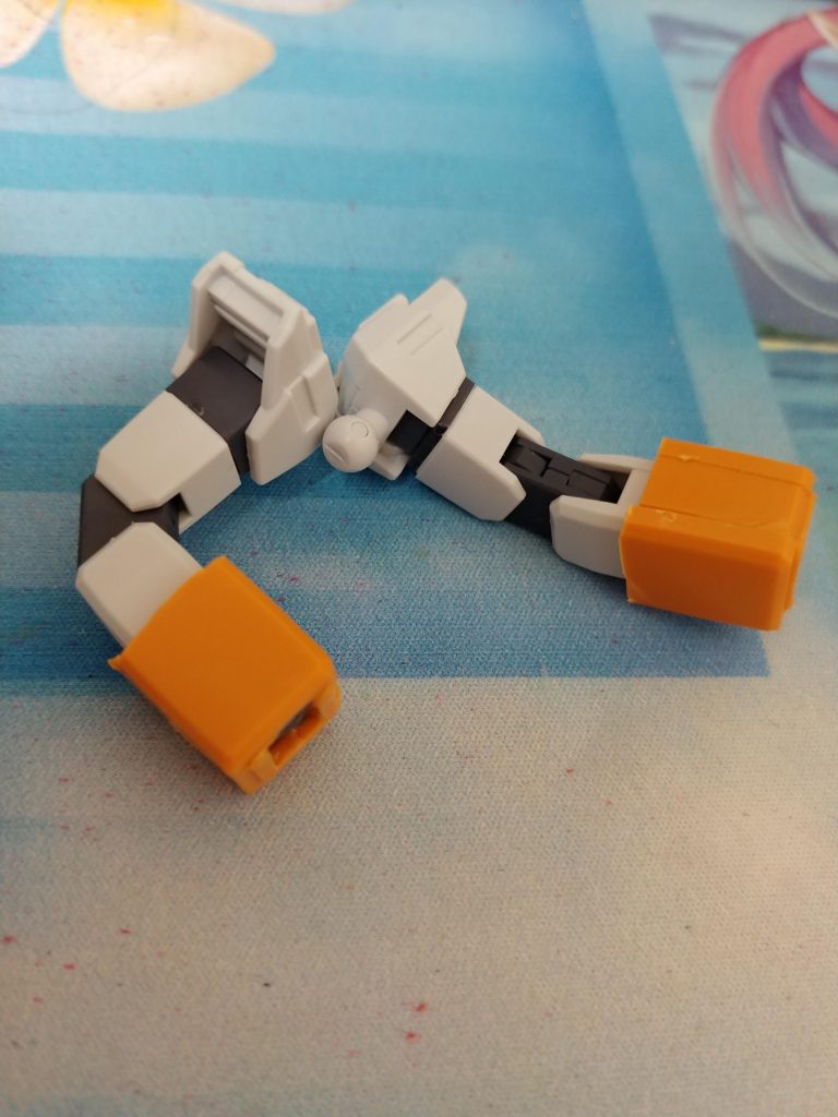 腕部を装着している時の写真です。想像の30倍苦労しました。