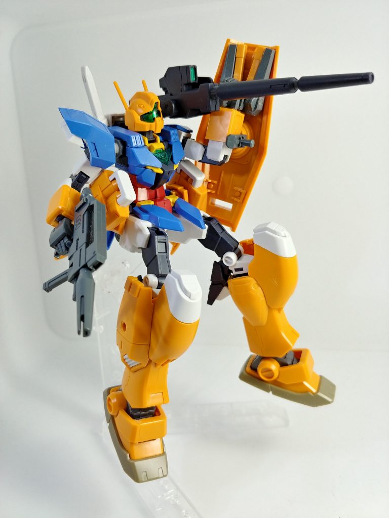 リライズ本編中でもミッション報酬として登場したビームキャノンを装備しています。これはビームライフルだけだと火力不足だと感じた為に装備させられたものです。都合よくビームサーベルを片方に寄せる改造をしてあるので、背部が片方空いていたというのも理由になります。