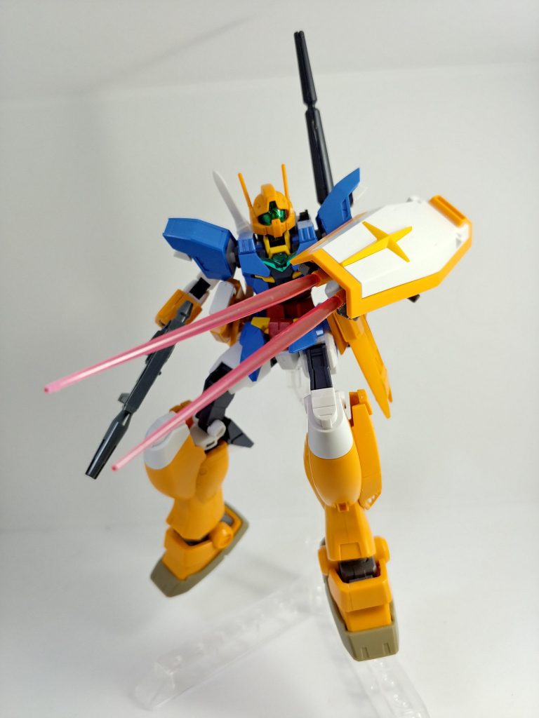 シールドにはビームサーベルを仕込んであります。実際に抜刀するというよりはこのまま展開して使用することを想定した装備です。