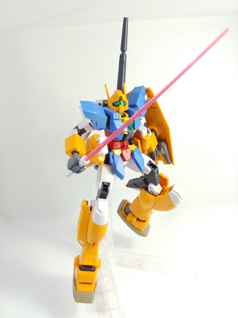 背部ビームサーベルを上段から抜刀したばあいは通常のサイズのビームサーベルとしての運用を想定しています。以上、コアガンダムイミテーションでした。