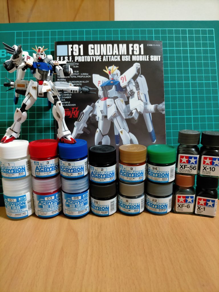 塗装レシピ　基本塗装アクリジョン機体白:ベースホワイト→ホワイト機体赤:ベースレッド→レッド機体青:ベースブルー→ブルー機体黒:ブラック&メタリックブラック機体黄:ゴールド機体グレー:ニュートラルグレーセンサー:シルバー→クリアグリーン差し色等エナメルX1ブラック XF6コッパー X10ガンメタルXF56メタリックグレー今回は何より機体自体が小さいのもあり、スジの彫り直しに苦労しました笑初めてパテで肉抜き穴を埋める事にも挑戦！ぼちぼちですねwww可動部のクリアランス調整も上手いこと出来たのと、思ってたより武器の塗分けが満足な出来になりました。最後まで御覧頂き感謝です！ps.やっとこさ週末にアクションベース2を入手できました。4/2021