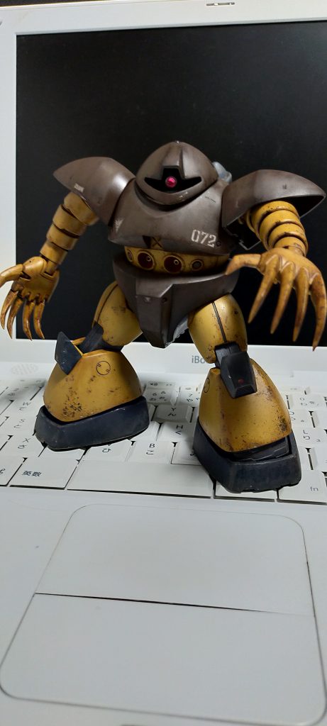 で、スポンジポンポンの後にウェザリングマスター。いやコレ、本当にイイ!適当にシャバシャバして、コレ用の薄め液を筆でシャバシャバ後、乾いた筆でバサバサしただけです。明るくしたい所は綿棒で拭いて、残したい所に爪楊枝でチョンチョン。リアルタッチマーカーより楽ですよ。地の色も変わるので、塗装しなくても良さげ。筆と綿棒と爪楊枝でいろんな表現出来るし。今回は茶系3色使いましたが、この後にオレンジとかイエロー乗せて深み出してみようかな。