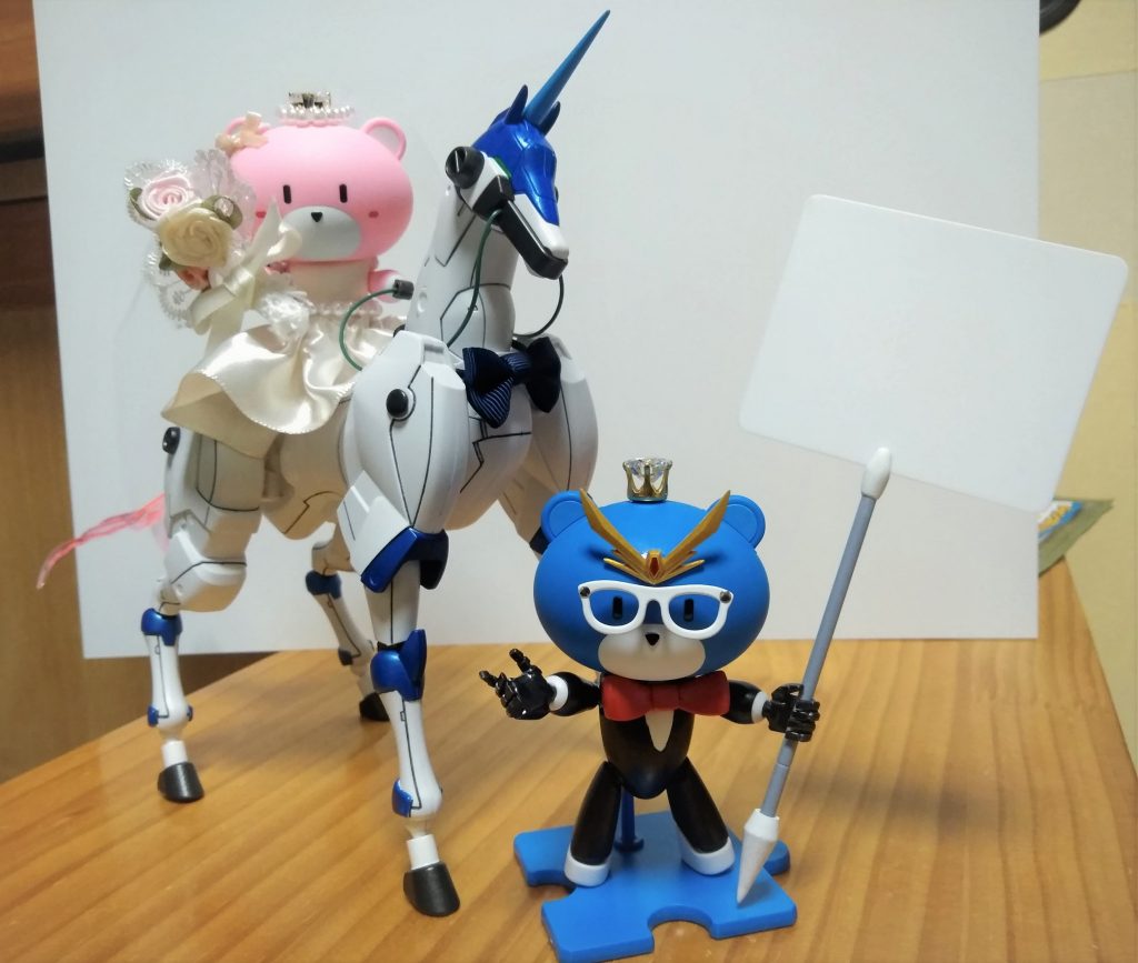 オリジナルハンドパーツも手作り。表情を加えて良い感じに!