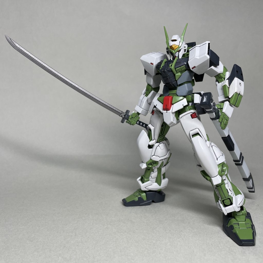 ちなみに、迷彩塗装前は このような感じです。このまま完成させるか、迷彩塗装をするか少し迷いました。　迷彩を描き込むのには手間がかかり、気力が尽きて塗りつぶしきれなかった部分も多々ありますが、いい雰囲気になったので迷彩を施して良かったです。