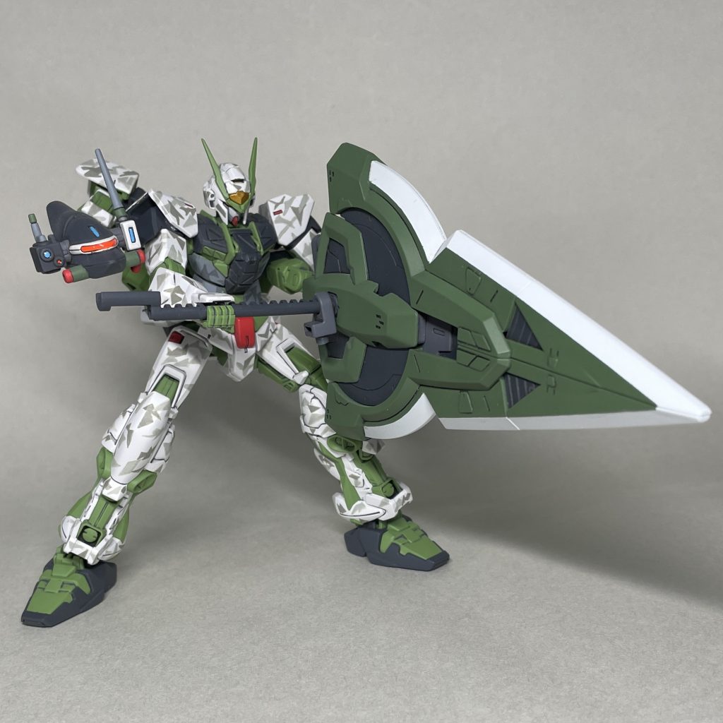 タクティカルアームズZ 突撃形態。まえダブルオースカイのラッシュモードの機構を生かしています。