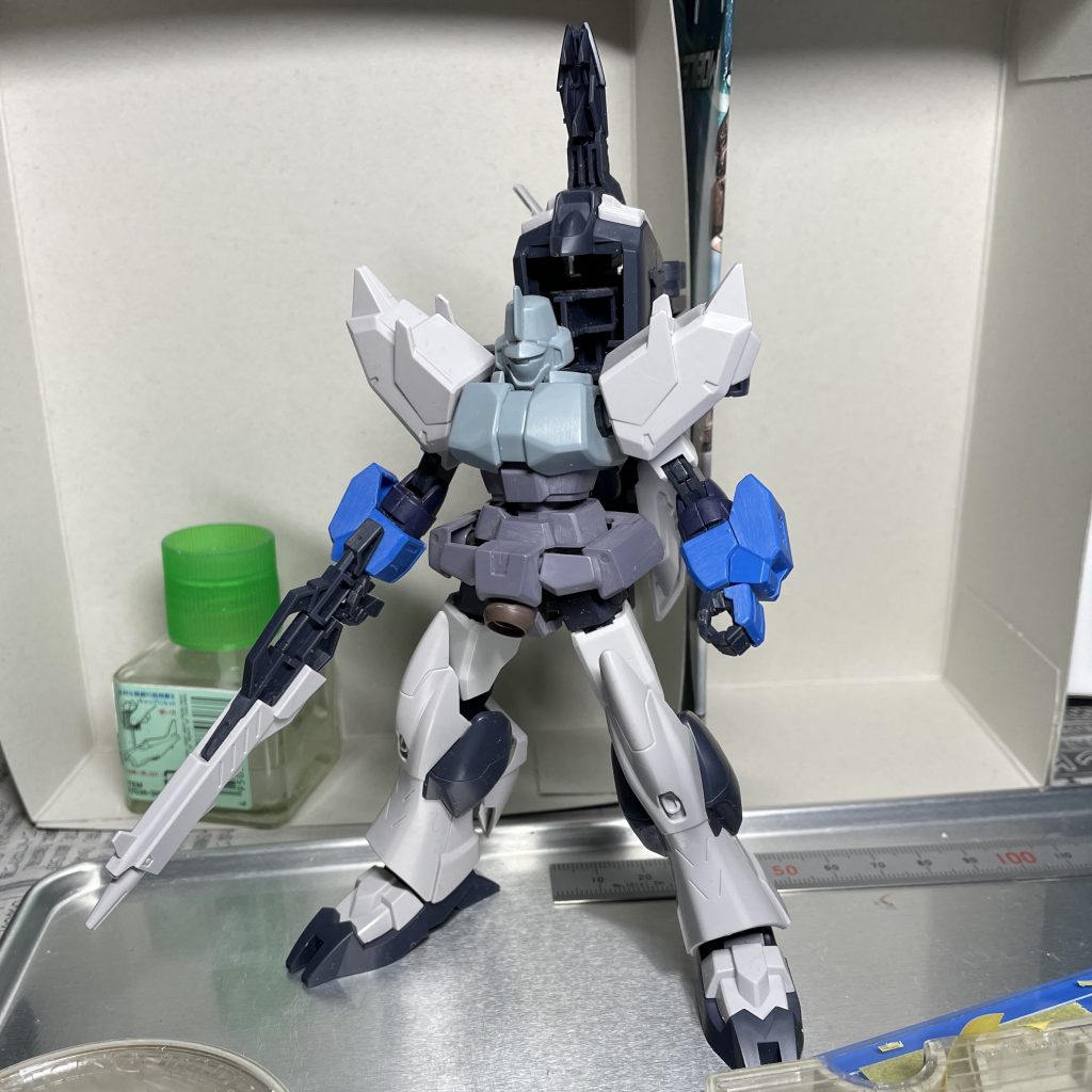 塗装前。まえ フェイクνアーマー&ウェポンズを装備させてみました。