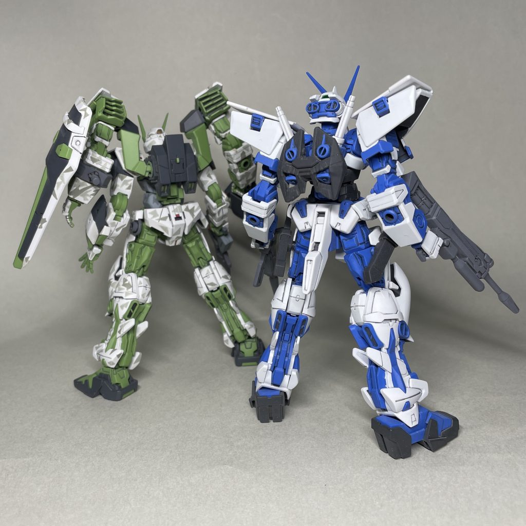 先日作ったガンダムアストレイグリーンフレームセカンドと並べてみました。うしろ 先に完成したのはグリーンフレームNEXTですが、ブルーフレームセカンドのパーツ購入をしなければ グリーンフレームNEXTは生まれませんでした。