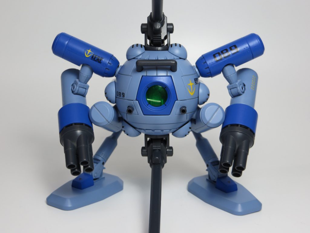 前から。前回と比べて肩、腕、足を大きくしたので、少し重厚感増してます。