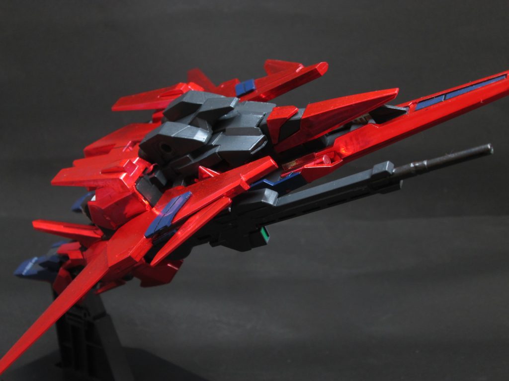 ウェーブライダー形態へ。クリアーレッドは何回も重ね塗りをしました。筆塗りだとメッキの上になかなか塗料が乗ってくれませんね。そしてその上からクリアートップコートを2回重ね塗り。