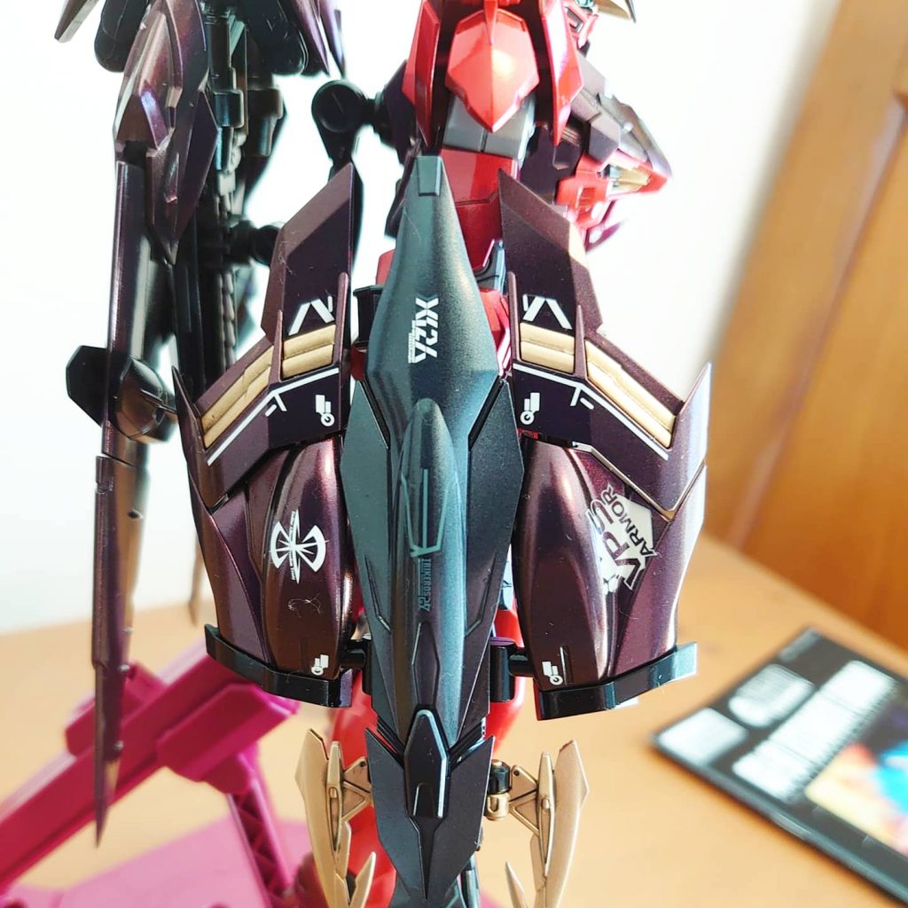 トリケロス改どちらもZAFTではなく連合製装備ですが脳内設定でそのまま運用、ZAFTアピールだけしておこうという事で余り物のデカールからZAFTマーキングを貼り付けています。
